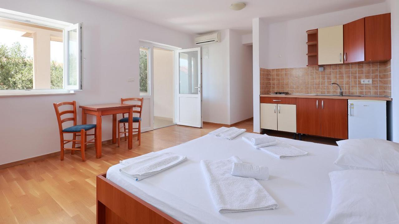 Apartments Tomy Novalja Ngoại thất bức ảnh