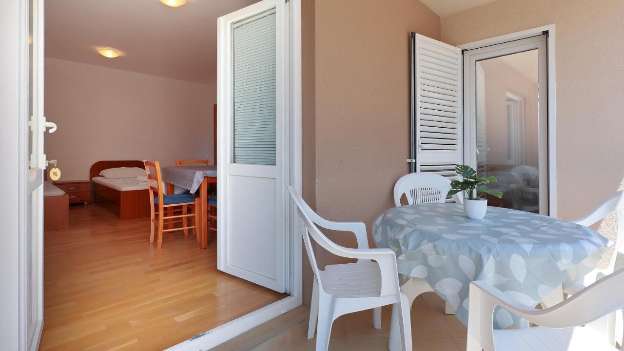 Apartments Tomy Novalja Ngoại thất bức ảnh