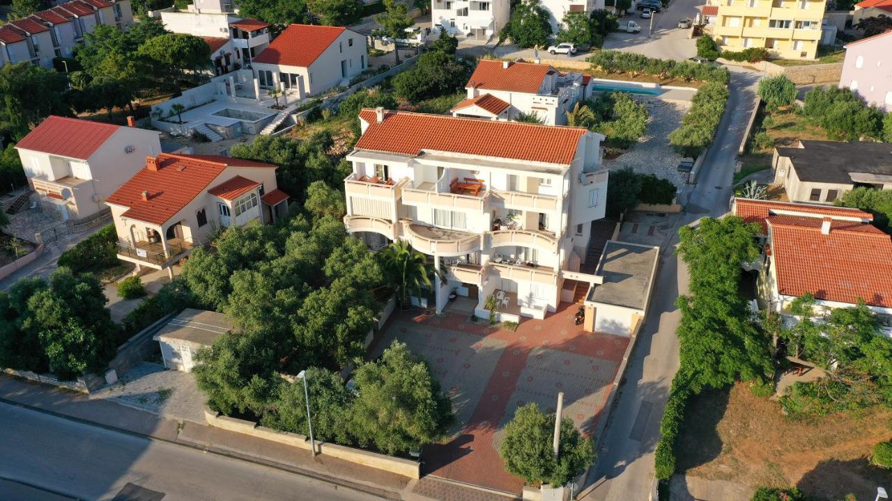 Apartments Tomy Novalja Ngoại thất bức ảnh